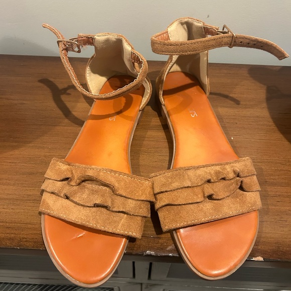 Women's Tan Sandals - Picture 2 of 4